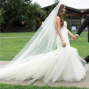 Vera Wang “Pavlova” wedding gown!